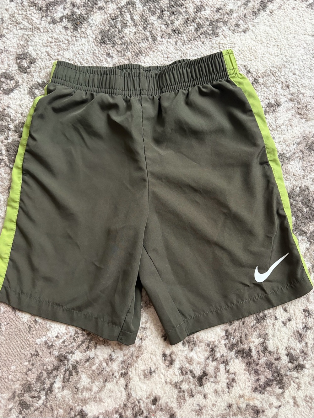 Like New!! Boys Nike size 6